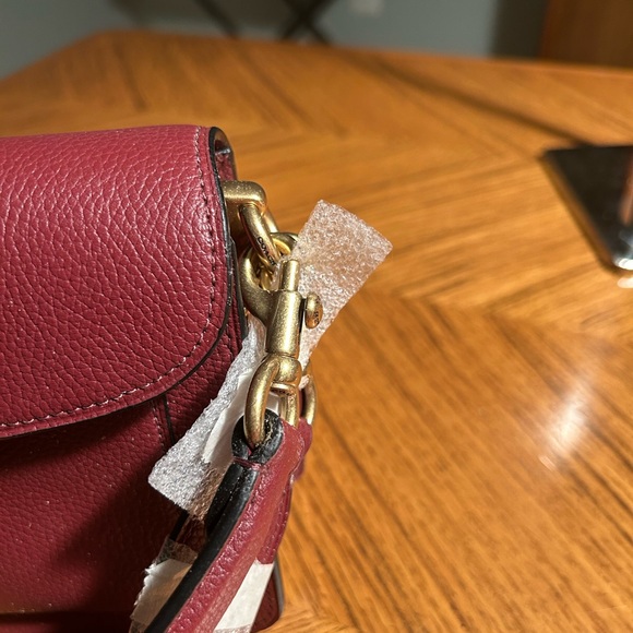 New Coach Elegant Burgundy Leather Shoulder Bag - Picture 2 of 16